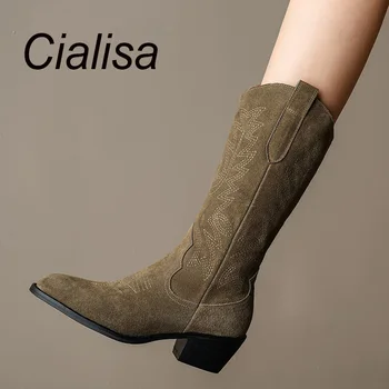  Cialisa/Дамски Обувки до средата на прасците от волска кожа, велур с кръгла пръсти; Новост 2022 г.; есенно-зимни обувки; дамски обувки за Езда на среден ток с бродерия; цвят Кафяв