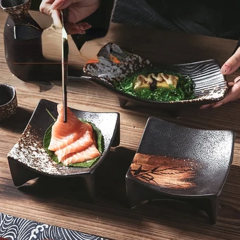  Японското ястие сашими с морски ежом търговско японско ястие суши горещо печено месо в саксия квадратна чиния изискана кухня чиния